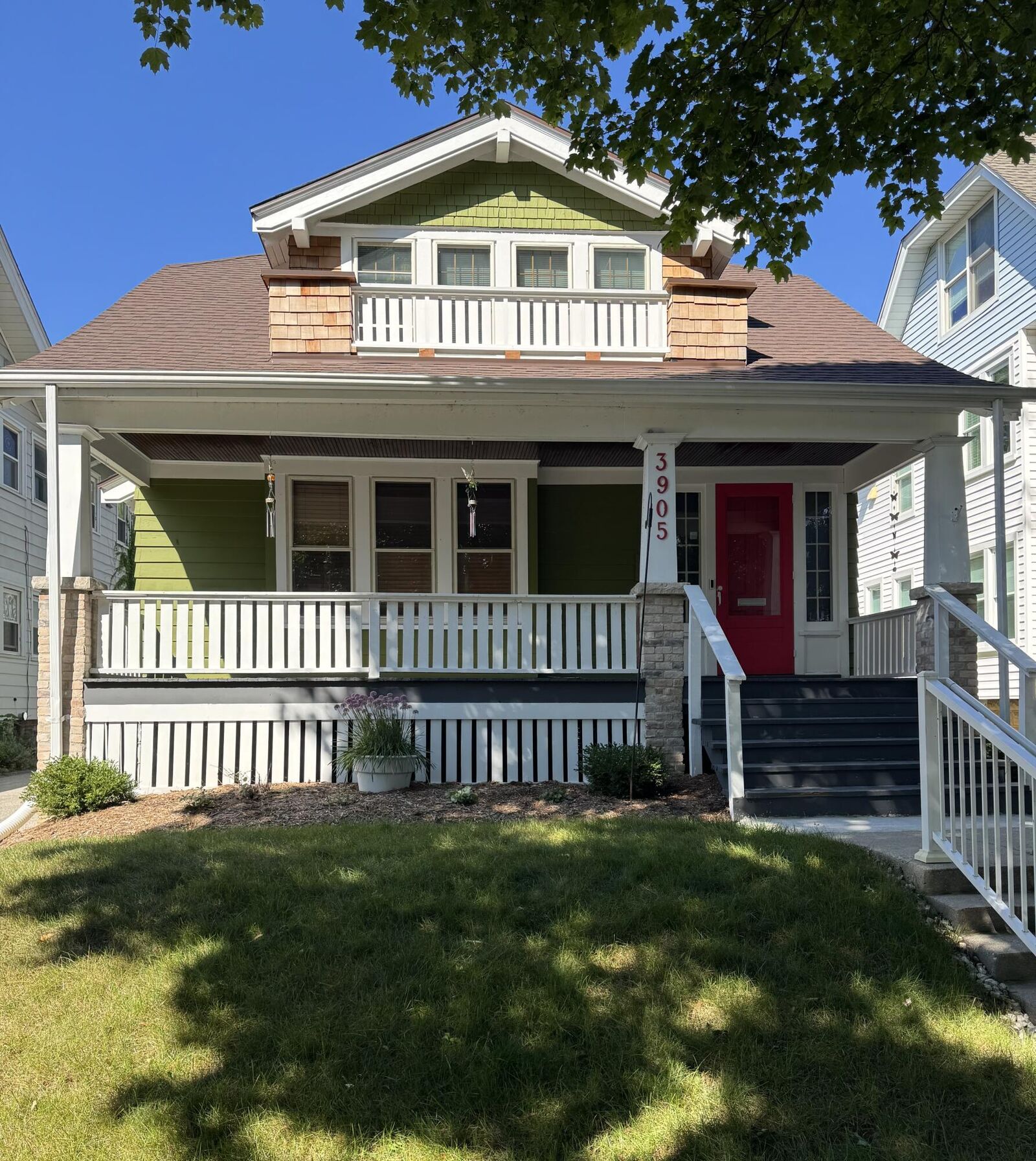 Property Photo: 3905 N Farwell Ave WI 53211