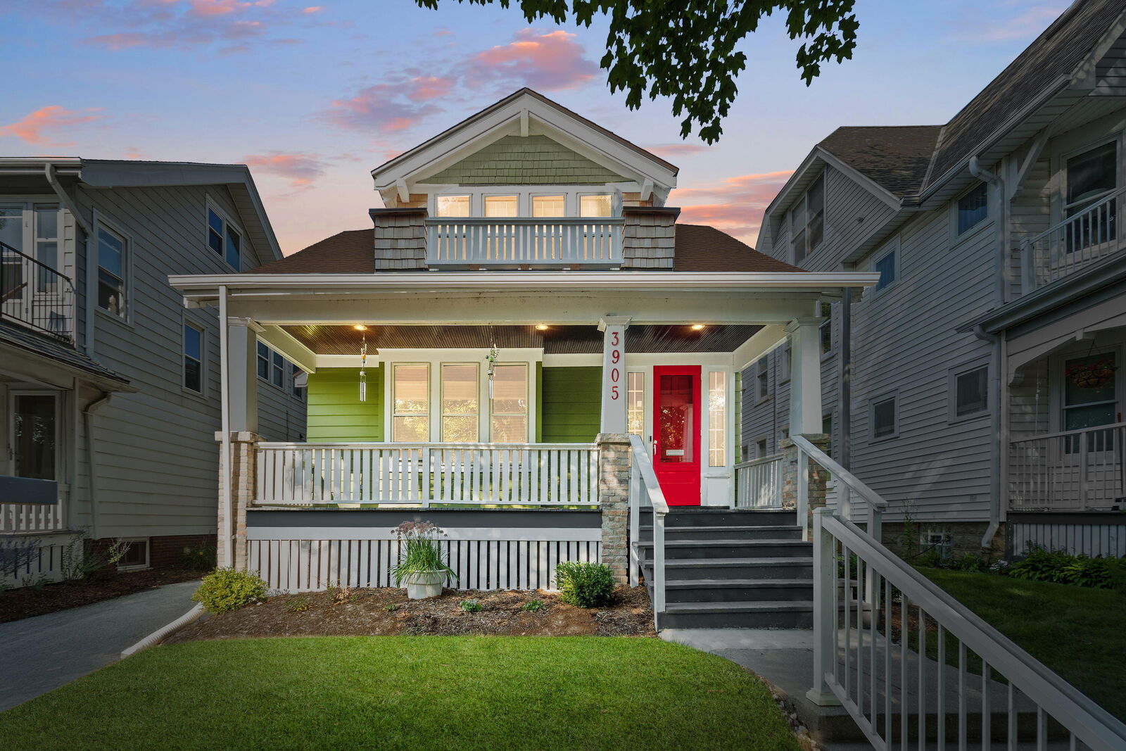 Property Photo: 3905 N Farwell Ave WI 53211