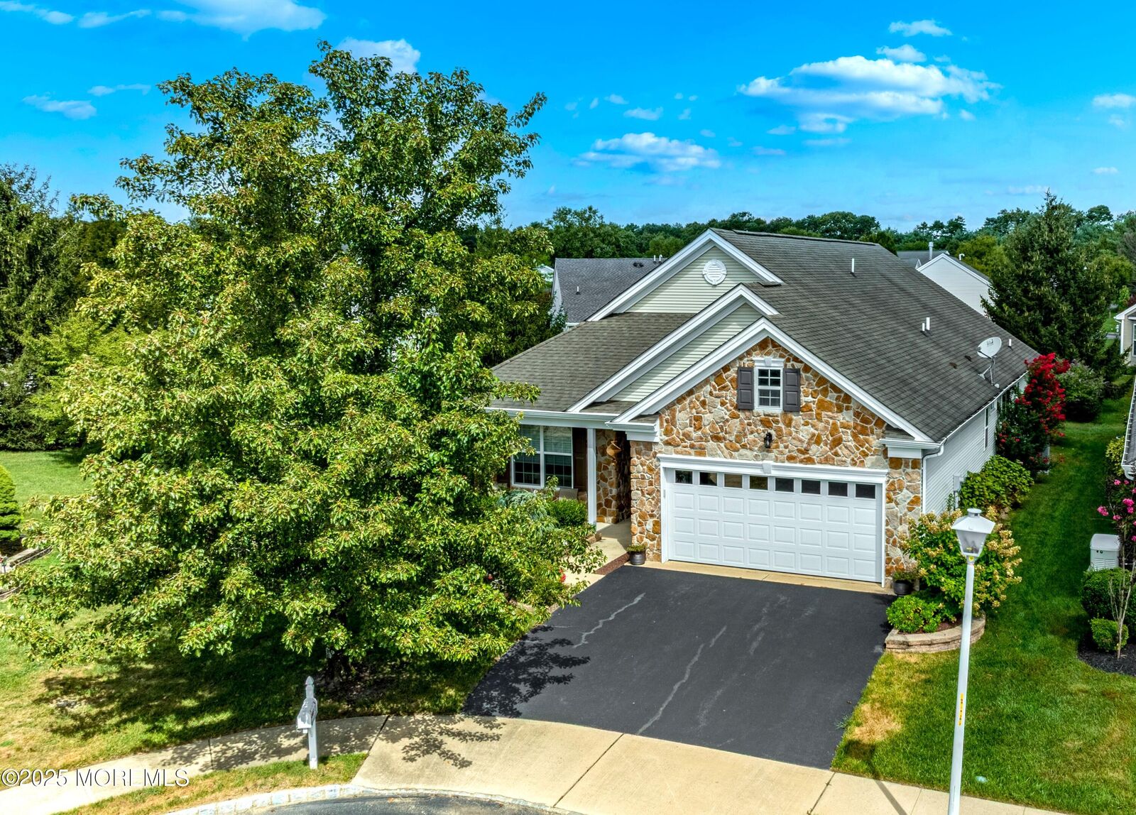 Property Photo: 7 Elmswell Court NJ 08527