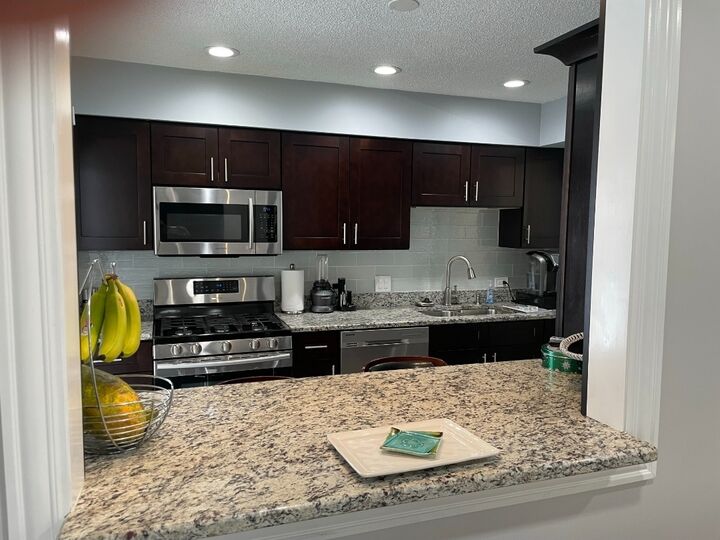 Property Photo: 43 W Fern Court 125 IL 60067