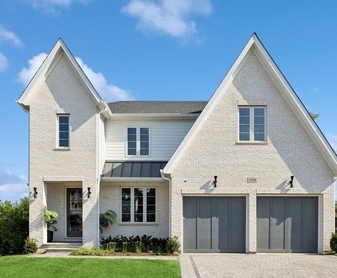 Property Photo: 1118 Pin Oak Drive IL 60558