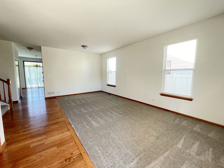 Property Photo: 862 Chesapeake Trail IL 60073