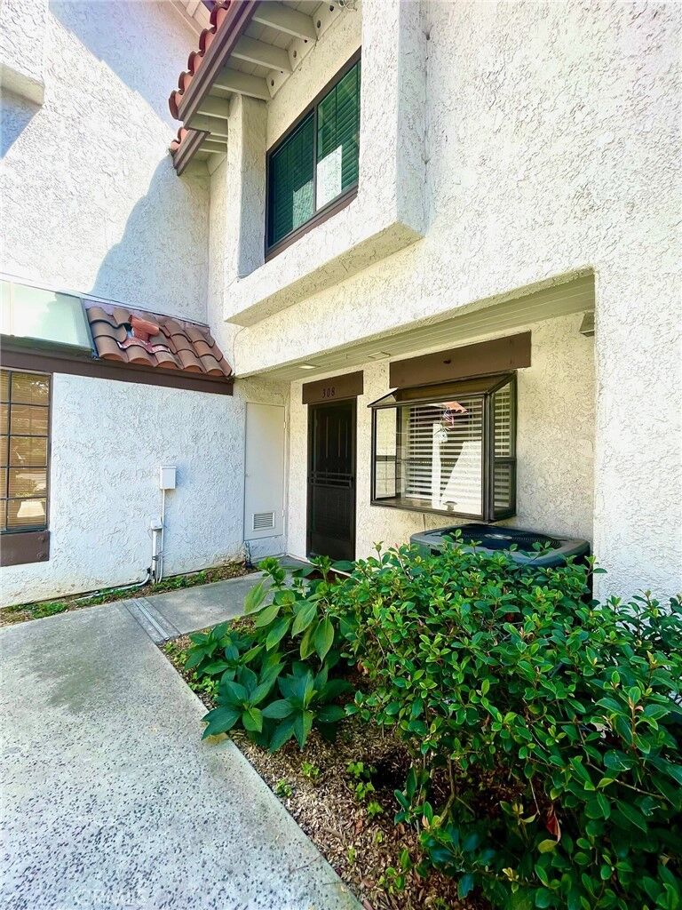 Property Photo: 308 Maui Dr. CA 92870
