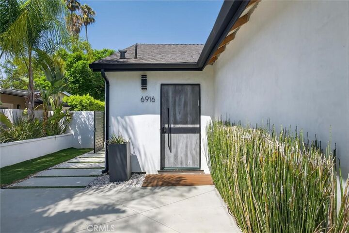 Property Photo: 6916 Lasaine Avenue CA 91406