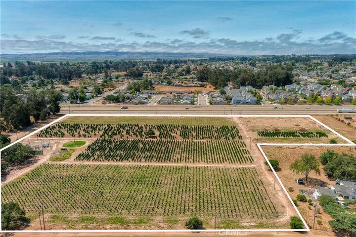Property Photo:  424 Bermuda Place  CA 93444 