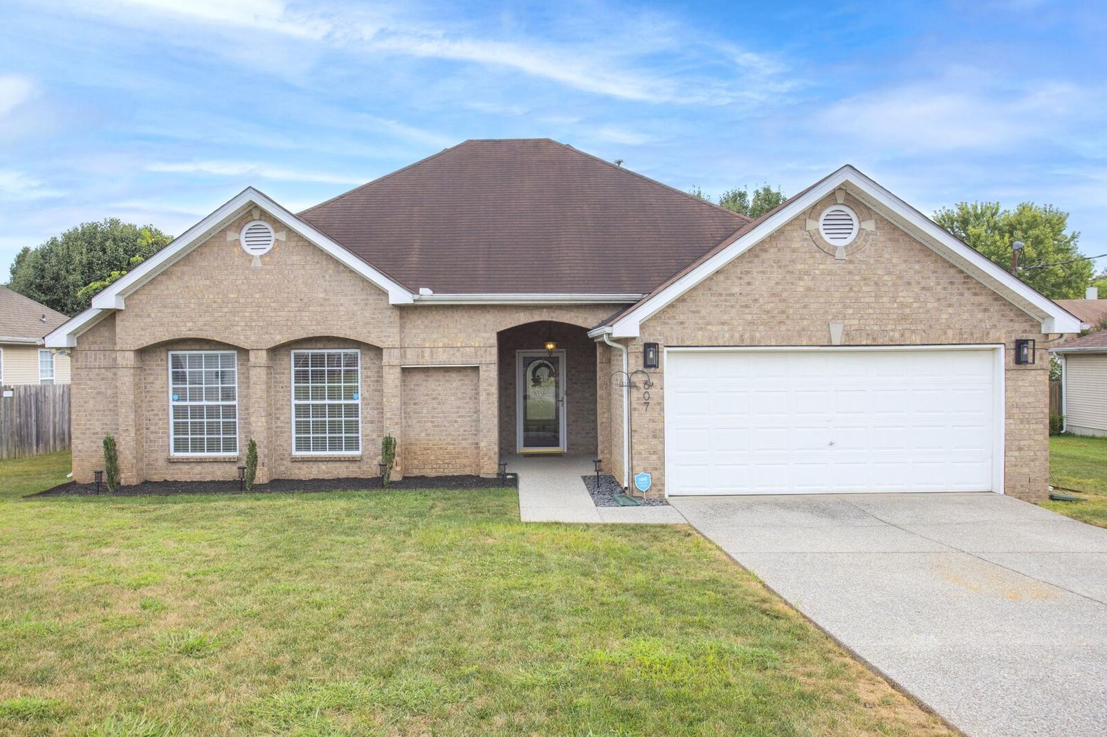 Property Photo: 607 Mable Dr TN 37086