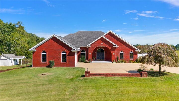 140 Tyler Ct W  Leoma TN 38468 photo