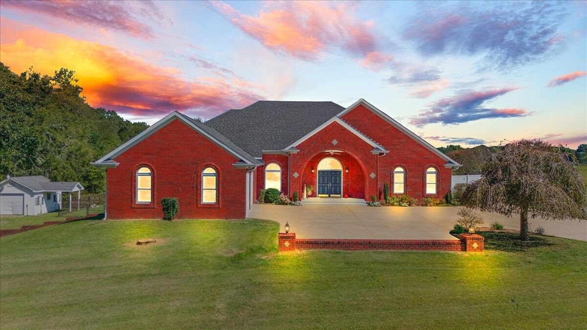 Property Photo:  140 Tyler Ct W  TN 38468 