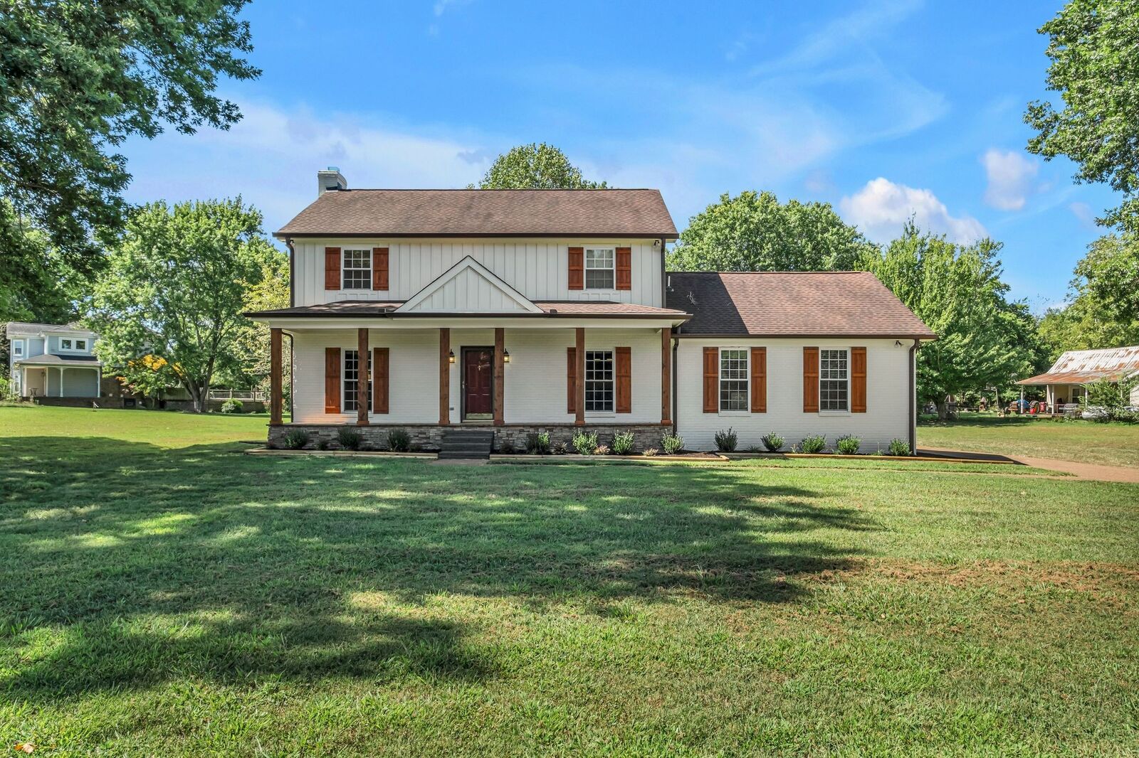 Property Photo:  305 Lee Rd  TN 37048 