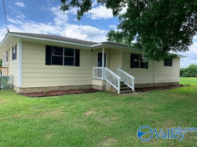 Property Photo:  2137 County Lake Road  AL 35748 