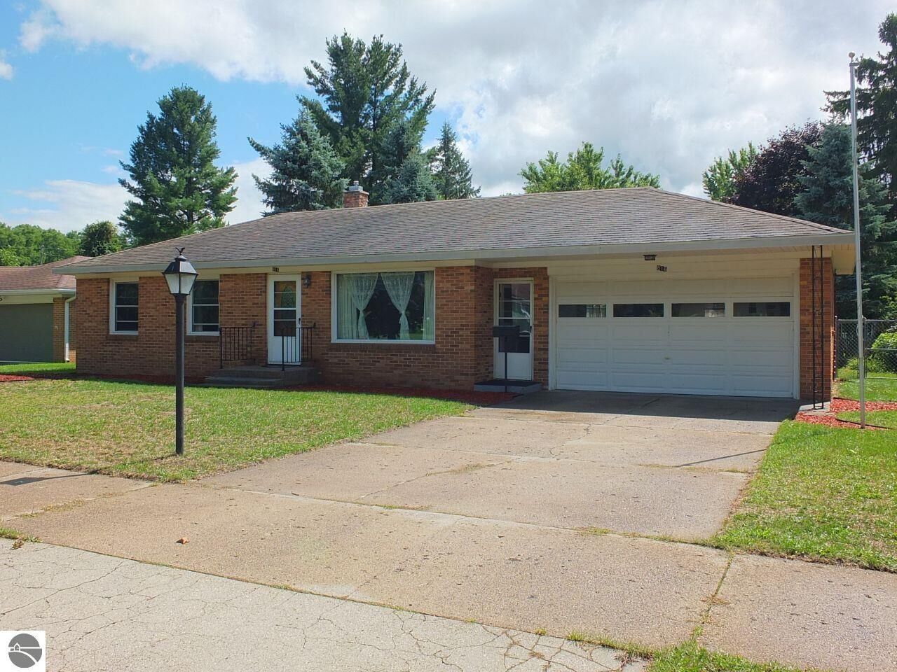 Property Photo: 816 E Chapin Street MI 49601