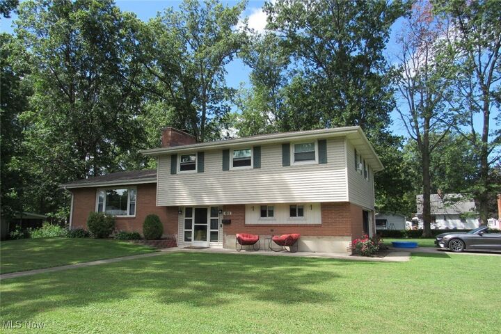 Property Photo:  1015 Allen Avenue  OH 44004 