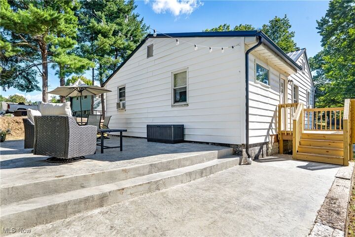 Property Photo: 315 Walnut Street OH 44490