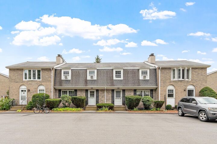 Property Photo: 130 Fieldstone Drive NH 03053