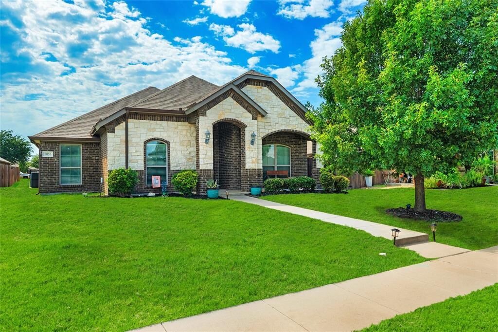 Property Photo: 3055 Carlton Parkway TX 75165