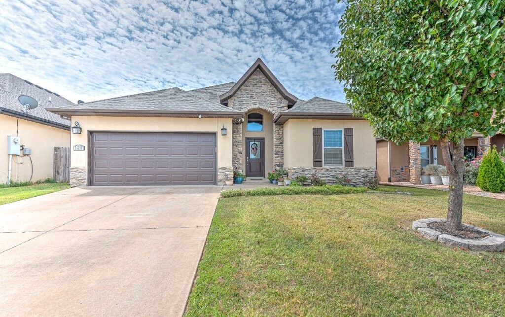 Property Photo: 122 E Glendale Lane AR 72758