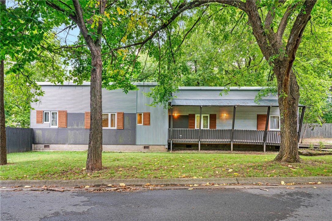 Property Photo: 187 E 12th Street AR 72701