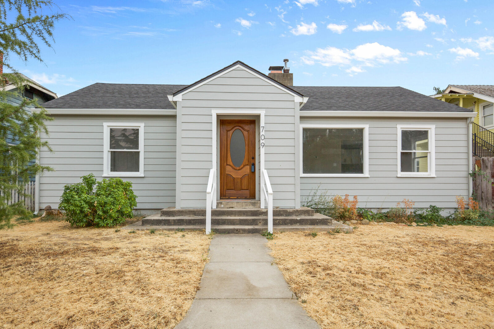 Property Photo:  709 W Jackson Street  OR 97501 