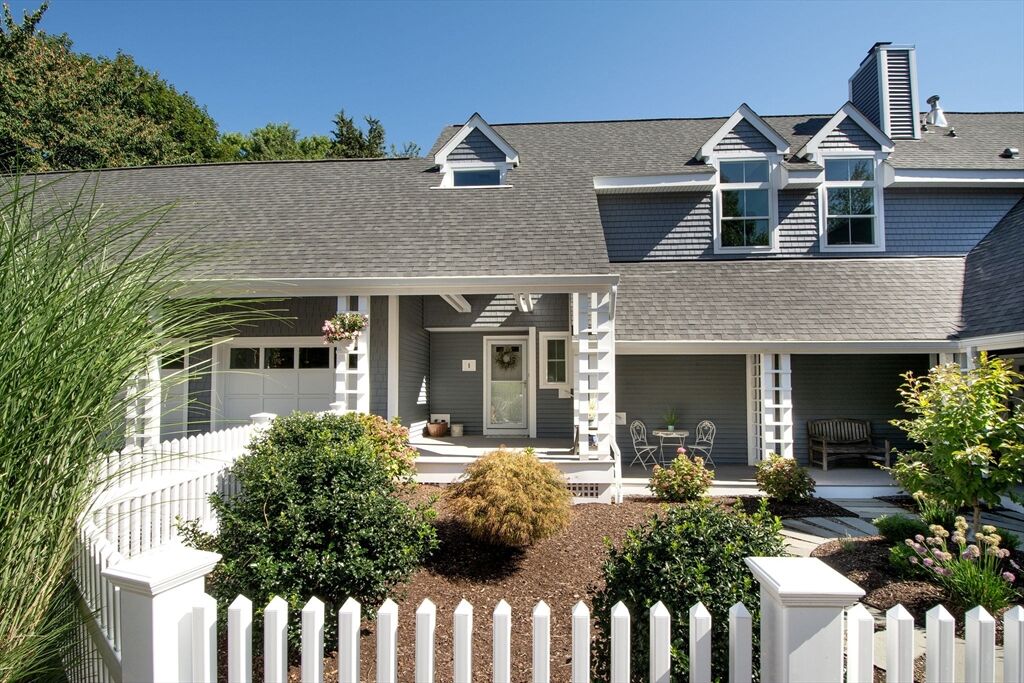 Property Photo:  1 Gatehouse Ln 1  MA 02045 