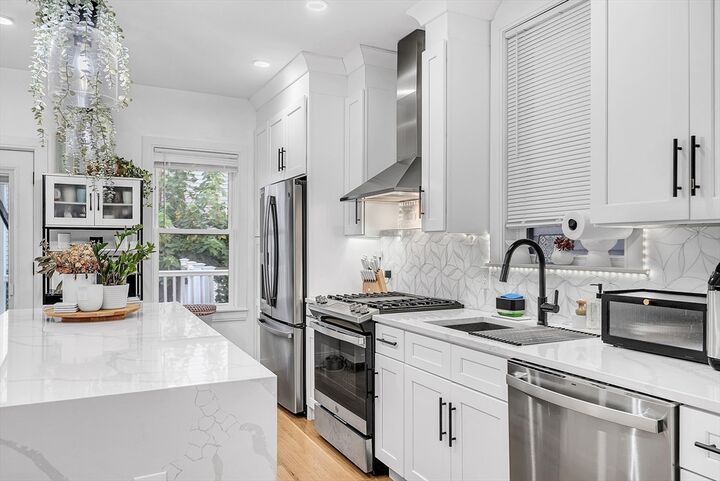 Property Photo:  311 Lexington St 1  MA 02128 