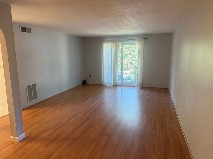 Property Photo: 9 Shadowbrook Ln 27 MA 01757