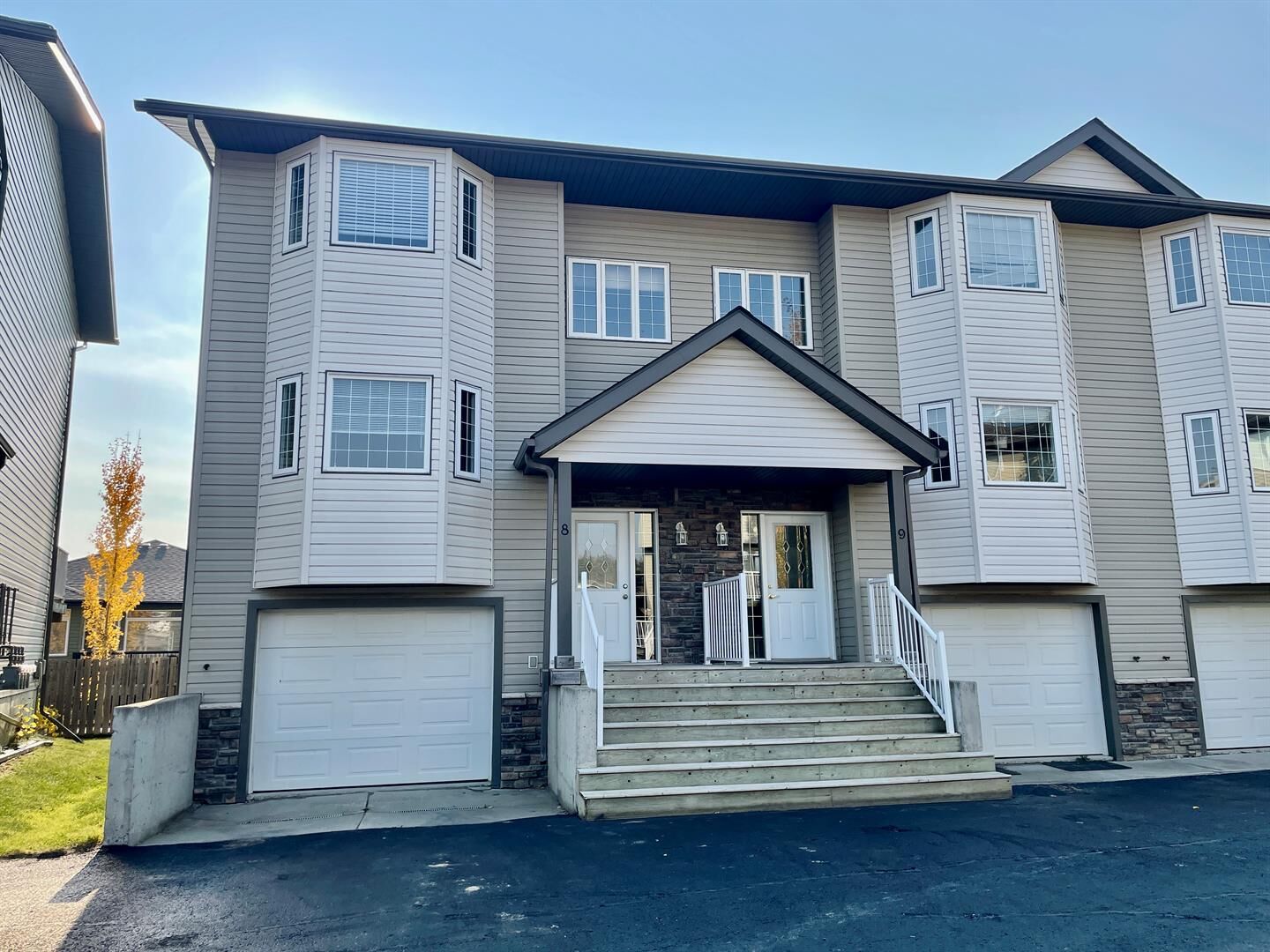 Property Photo: 1616 41 Street 8 AB T7E 0A5