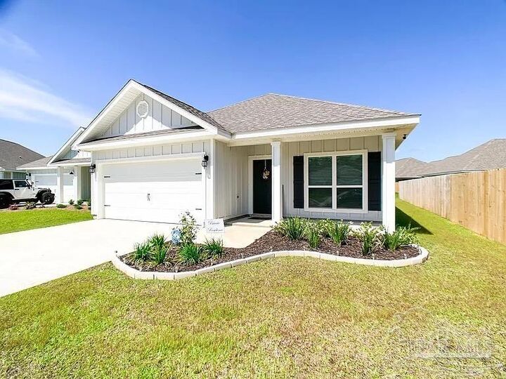 Property Photo: 5733 Conley Ct FL 32571