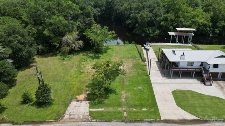 Property Photo: 1380 La Paz St FL 32506
