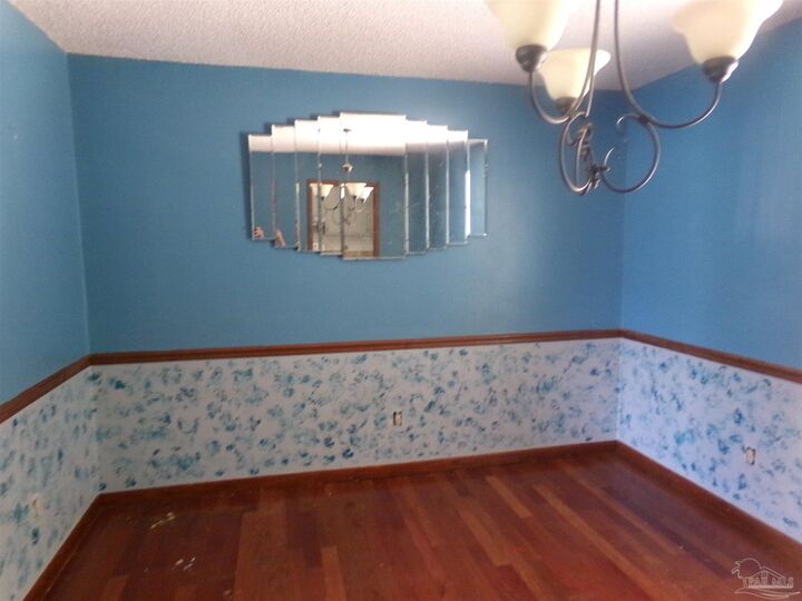 Property Photo: 6008 Kingswood Dr FL 32570