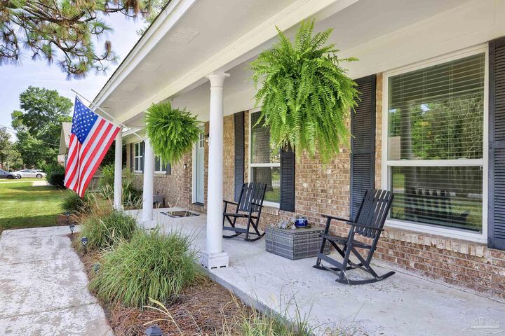 Property Photo:  5450 Flax Rd  FL 32504 