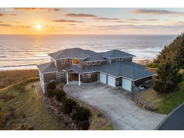 Property Photo: 5355 Haystack Dr OR 97149