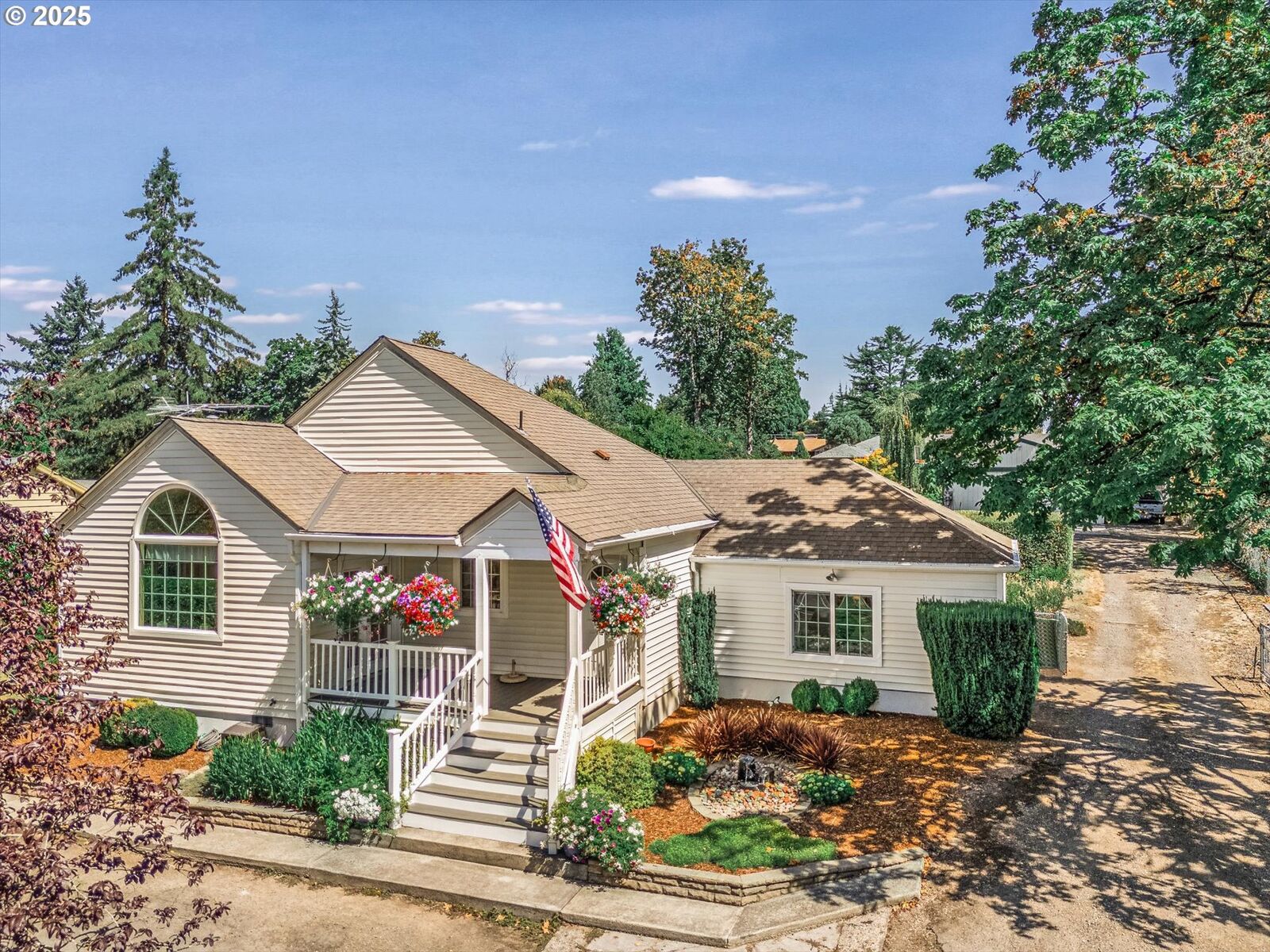 Property Photo:  15714 SE Oatfield Rd  OR 97267 