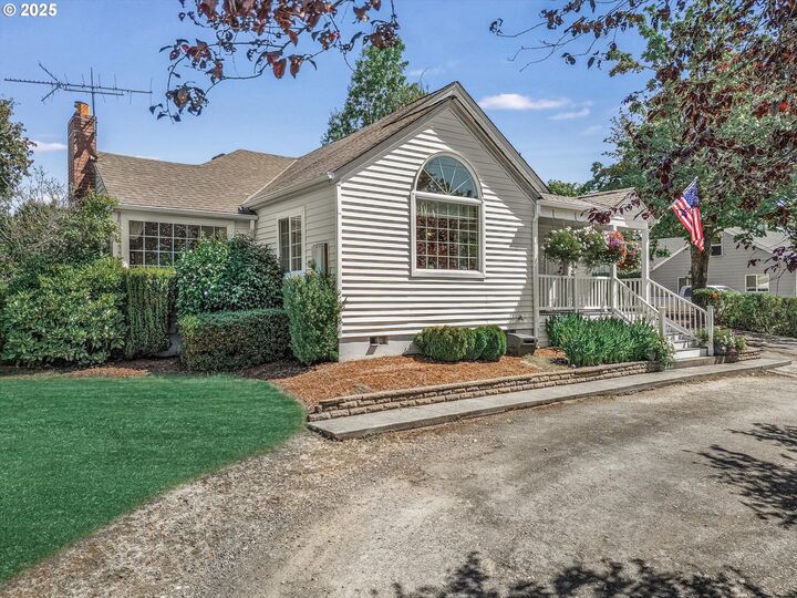 15714 SE Oatfield Rd  Milwaukie OR 97267 photo
