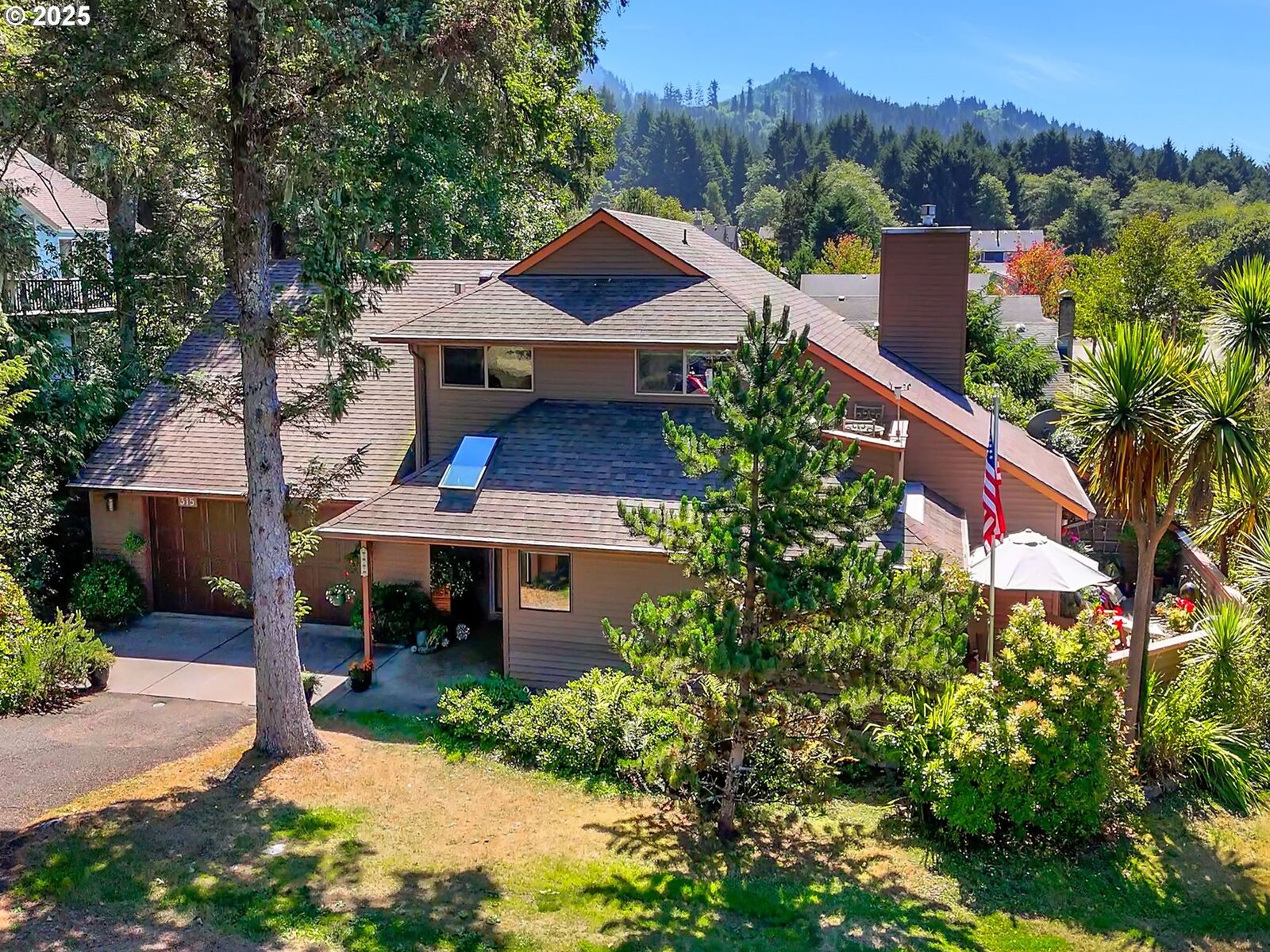 Property Photo:  315 N Chinook St  OR 97110 