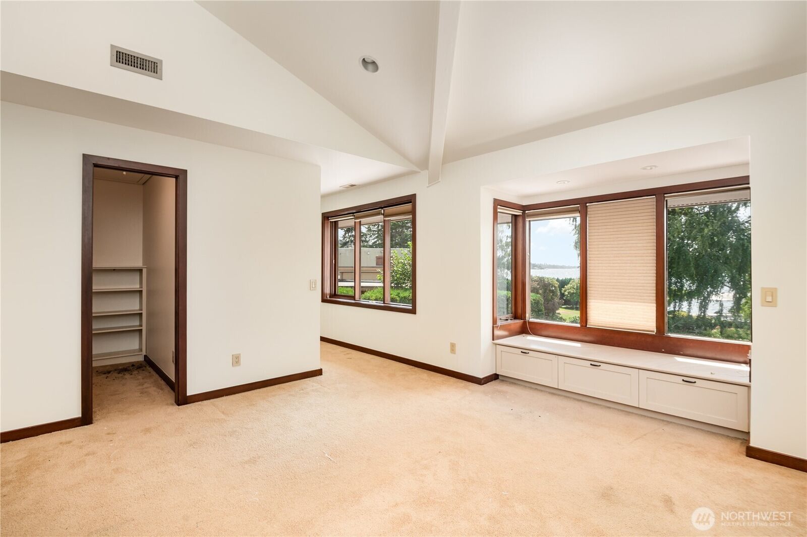 Property Photo: 88 Cascade Key WA 98006