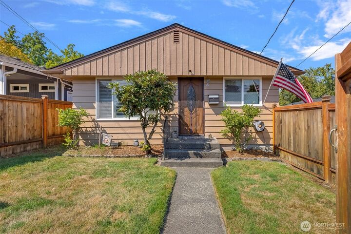 7917  10th Avenue SW  Seattle WA 98106 photo