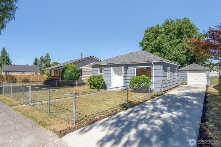 Property Photo: 2938 Washington Way WA 98632