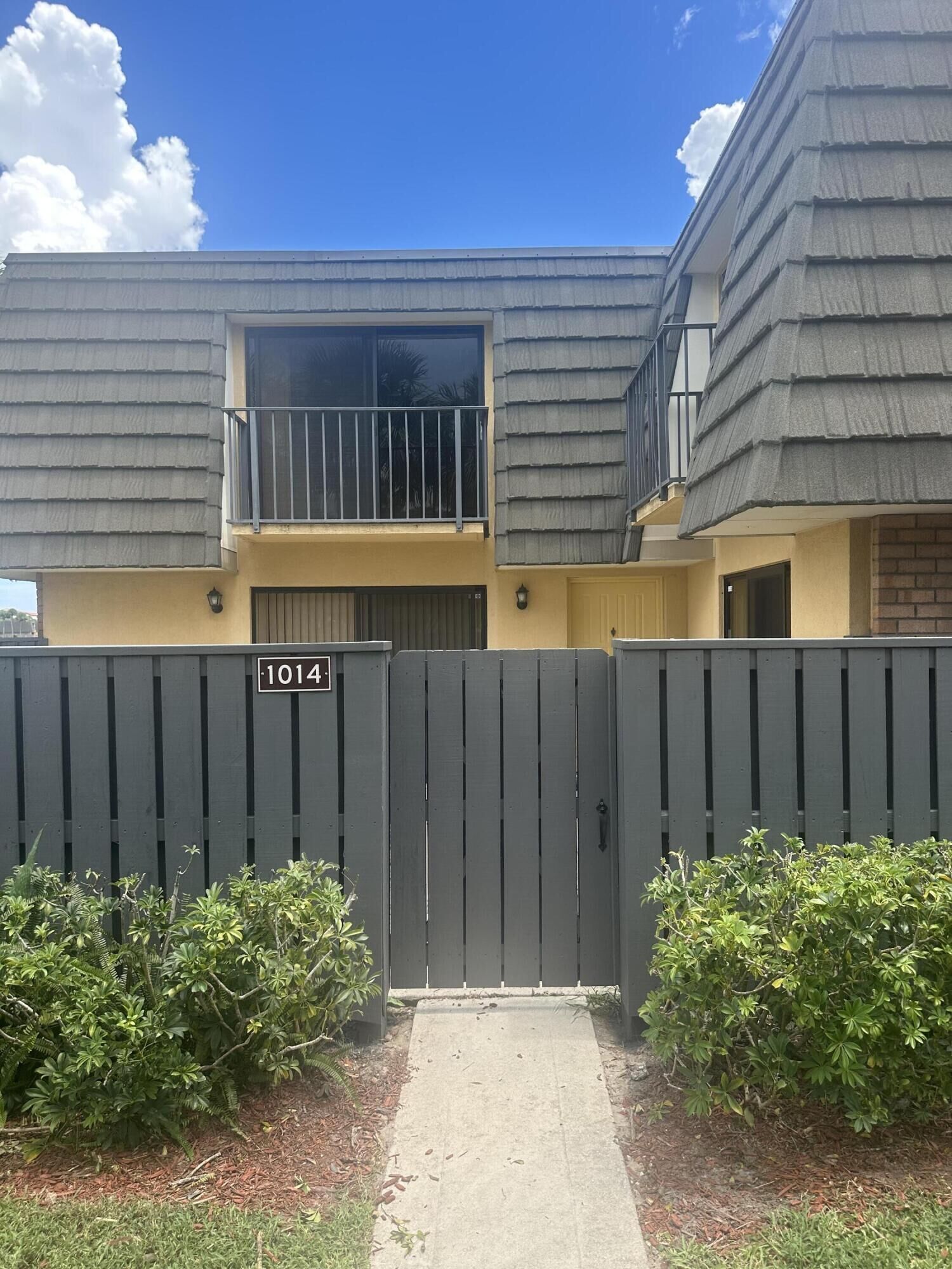Property Photo: 1014 10th Way FL 33407