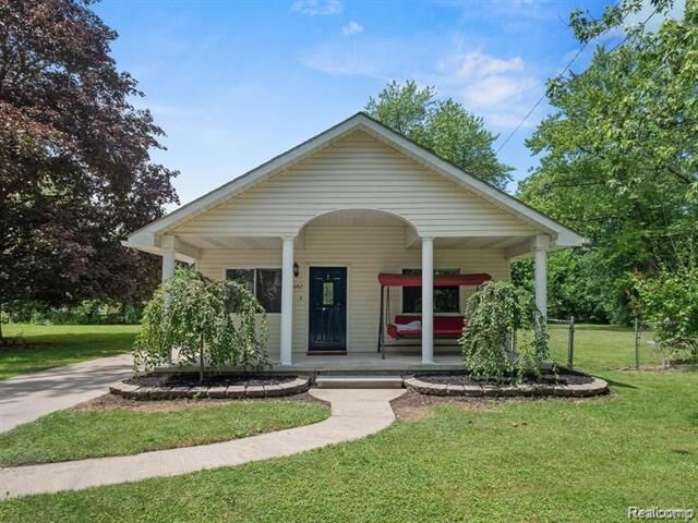 Property Photo: 5642 Weddel Street MI 48125