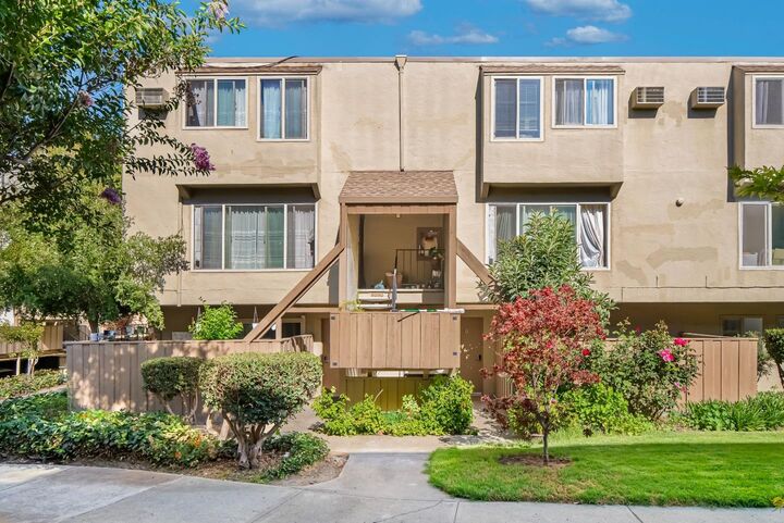 Property Photo: 380 Auburn Way 10 CA 95129