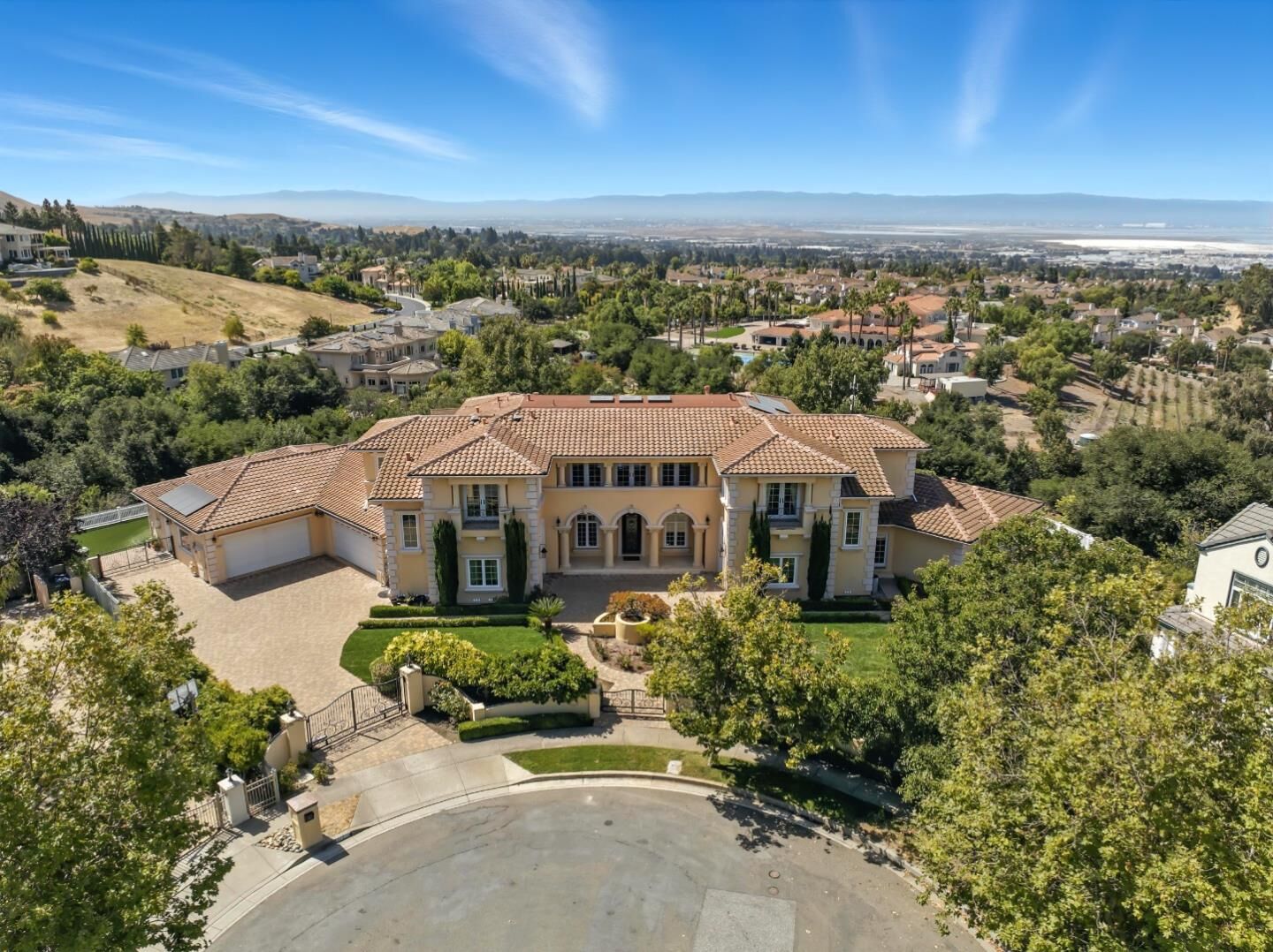 Property Photo:  44989 Vista Del Sol  CA 94539