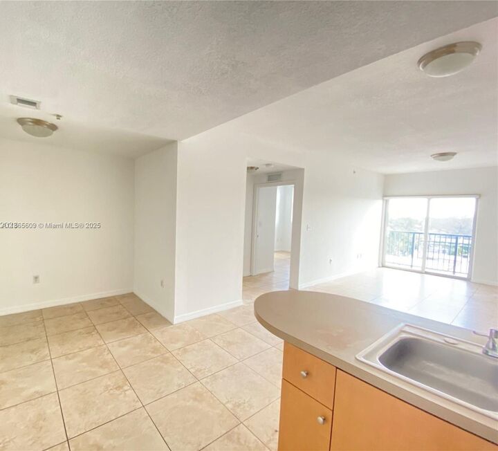 Property Photo: 435 SW 12th Ave 507 FL 33130