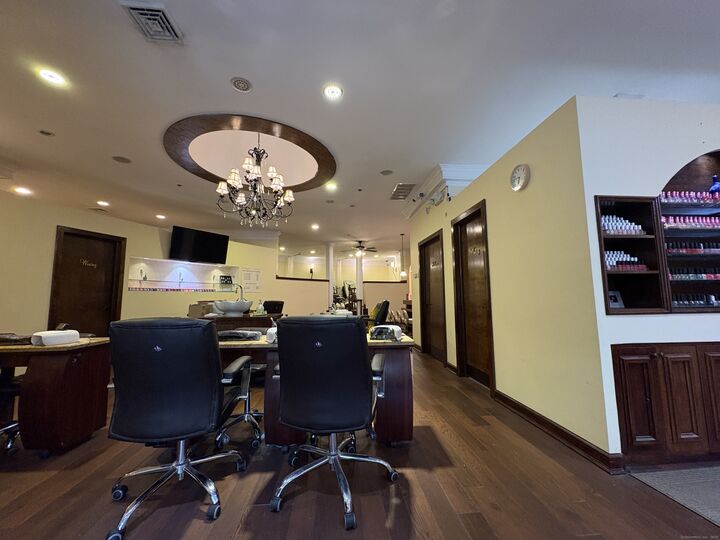 Property Photo: 800 Main Street South CT 06488