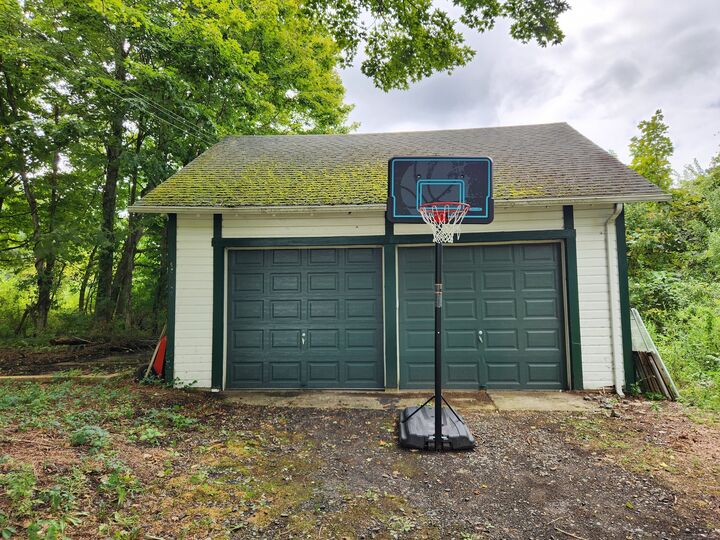 Property Photo:  4 Old Colchester Road  CT 06231 