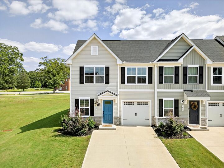 Property Photo: 4432 Duparc Way SC 29307