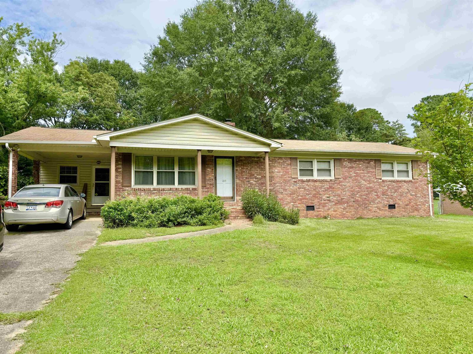 Property Photo:  105 Trenton Road  SC 29340