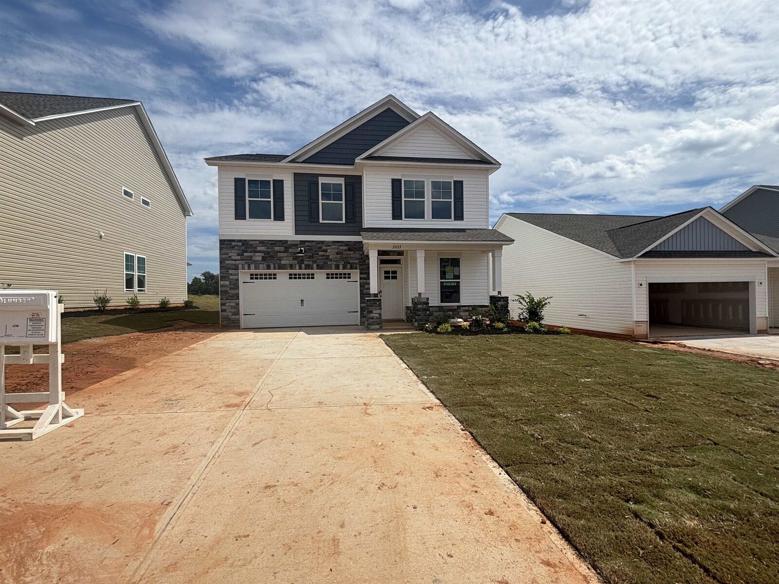 Property Photo: 2033 Halton Oaks Drive SC 29303