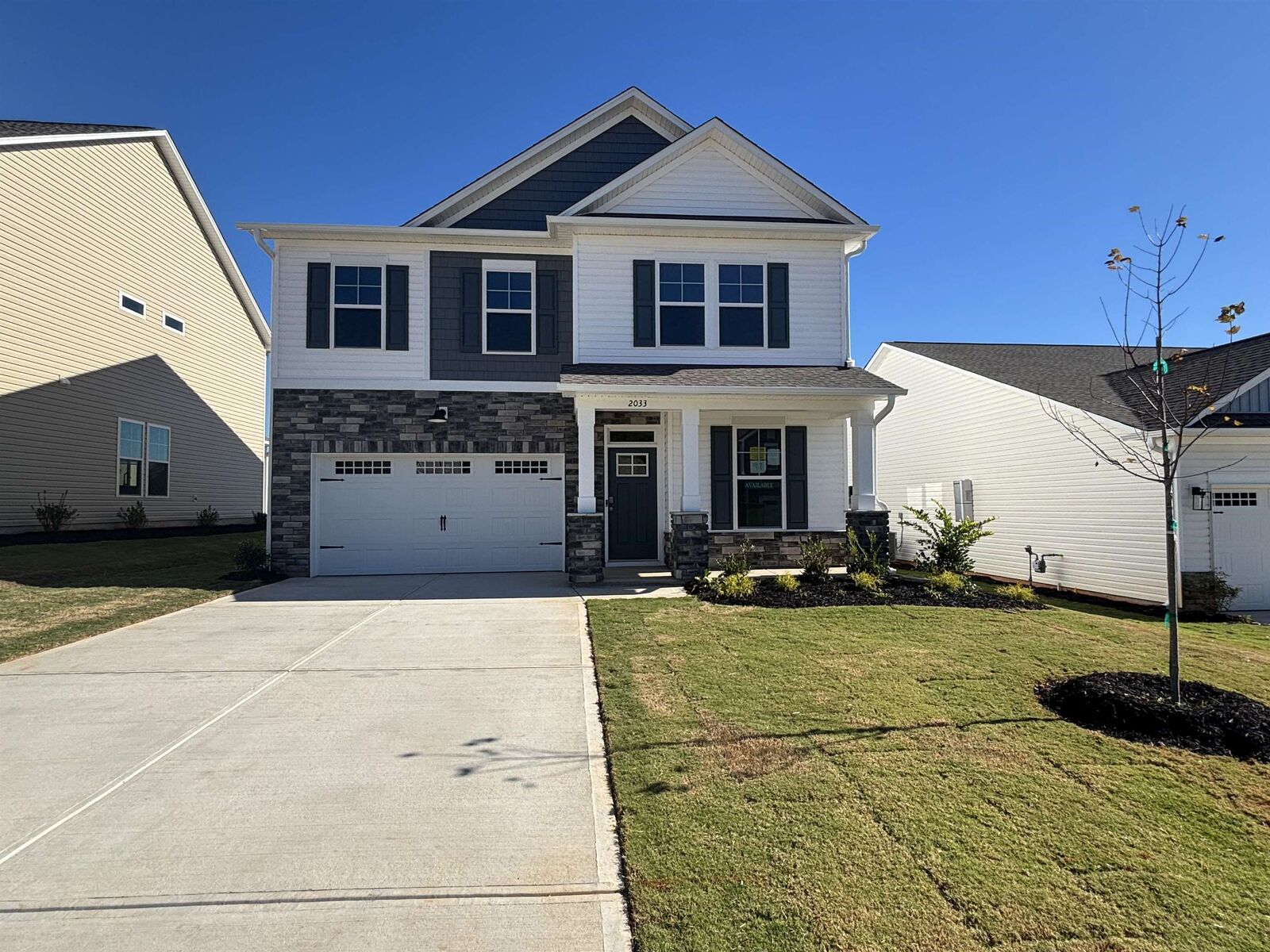 Property Photo:  2033 Halton Oaks Drive  SC 29303 