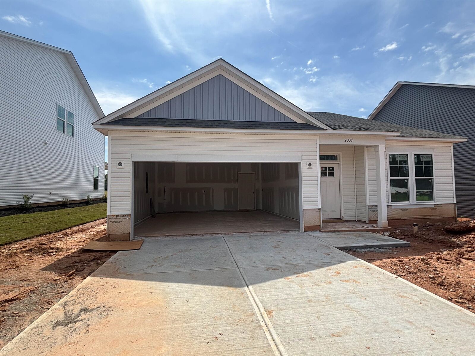 Property Photo: 2037 Halton Oaks Drive SC 29303