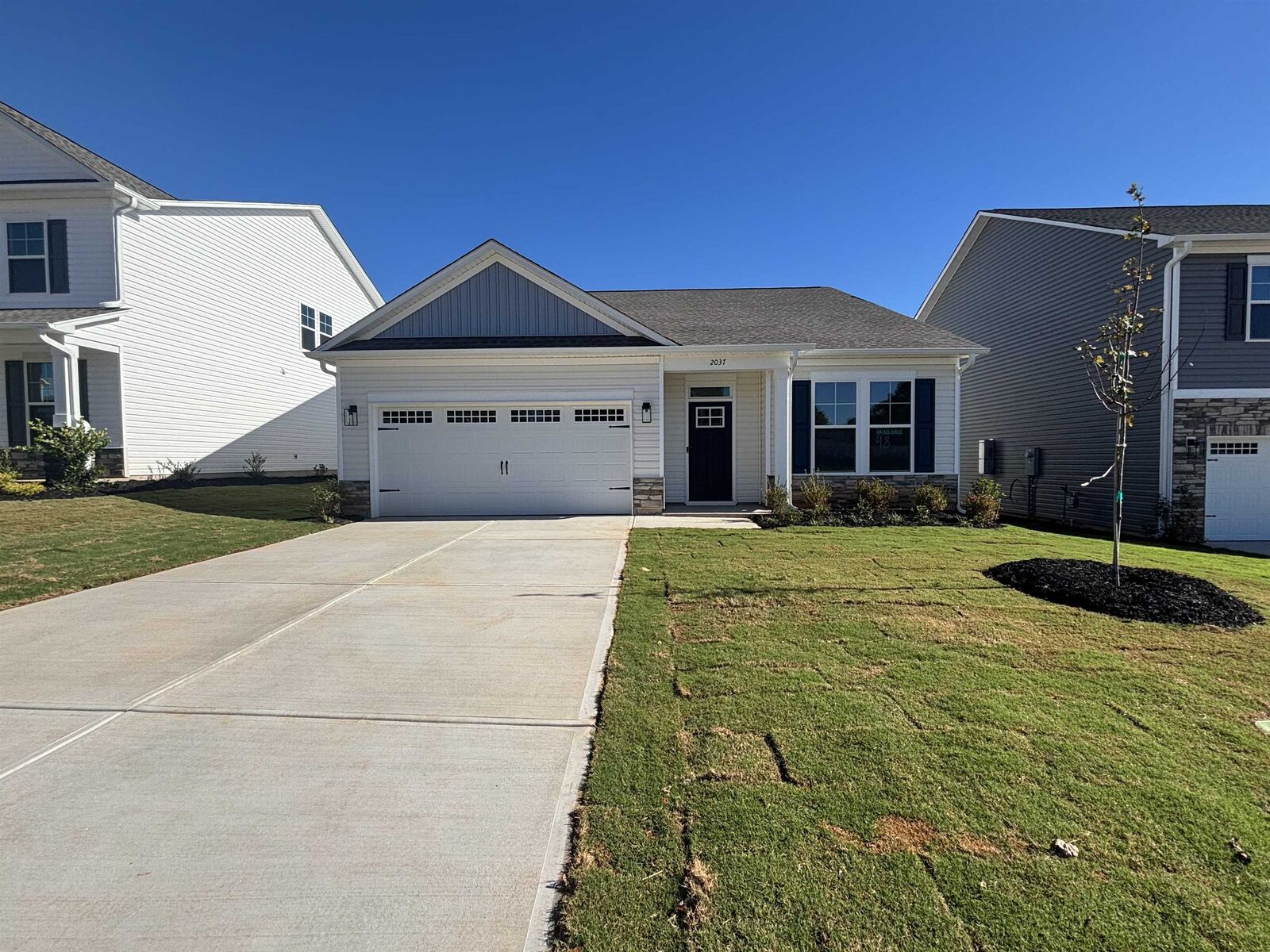 Property Photo:  2037 Halton Oaks Drive  SC 29303